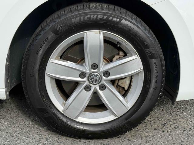 ゴルフトゥーラン ＴＤＩ　コンフォートライン　純正ナビＴＶ　バックカメラ　アルパインリアモニター　純正１６ＡＷ　クルルーズコントロール　パドルシフト　ルーフレール　前後ドラレコ　キーレス　ＥＴＣ　スペアキー　ＬＥＤヘッドライト　保証書　取説書（13枚目）