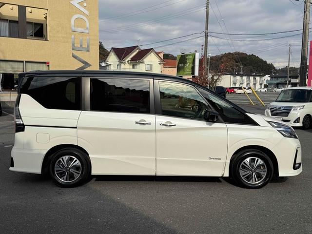 セレナ ｅ－パワー　ハイウェイスターＶ　ワンオーナー　両側パワースライドドア　１０インチ純正ナビＴＶ　アラウンドビューモニター　デジタルインナーミラー　純正１５インチアルミ　スマートキー　プッシュスタート（4枚目）