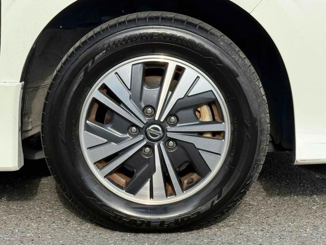 セレナ ｅ－パワー　ハイウェイスターＶ　ワンオーナー　両側パワースライドドア　１０インチ純正ナビＴＶ　アラウンドビューモニター　デジタルインナーミラー　純正１５インチアルミ　スマートキー　プッシュスタート（13枚目）