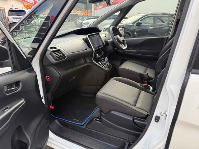 セレナ ｅ－パワー　ハイウェイスターＶ　ワンオーナー　両側パワースライドドア　１０インチ純正ナビＴＶ　アラウンドビューモニター　デジタルインナーミラー　純正１５インチアルミ　スマートキー　プッシュスタート（47枚目）