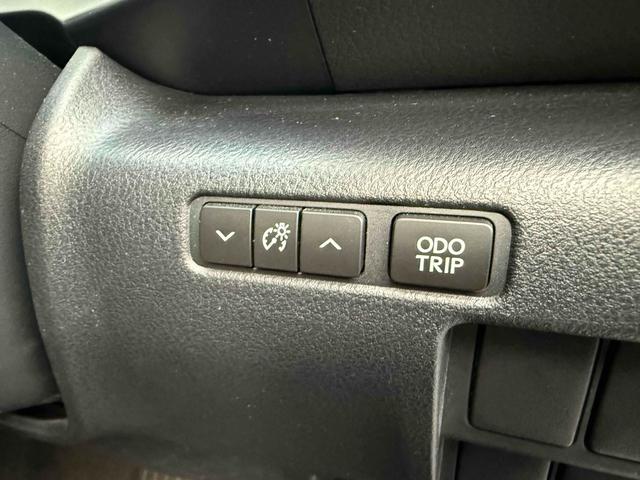 ＩＳ ＩＳ２００ｔ　Ｆスポーツ　純正ナビＴＶ　バックカメラ　ハーフレザーシート　　純正１８インチアルミ　ＬＥＤヘッドライト　ＥＴＣ　ＢＳＭ　電動シート　シートヒーター　クルーズコントロール　スマートキー　プッシュスタート（28枚目）