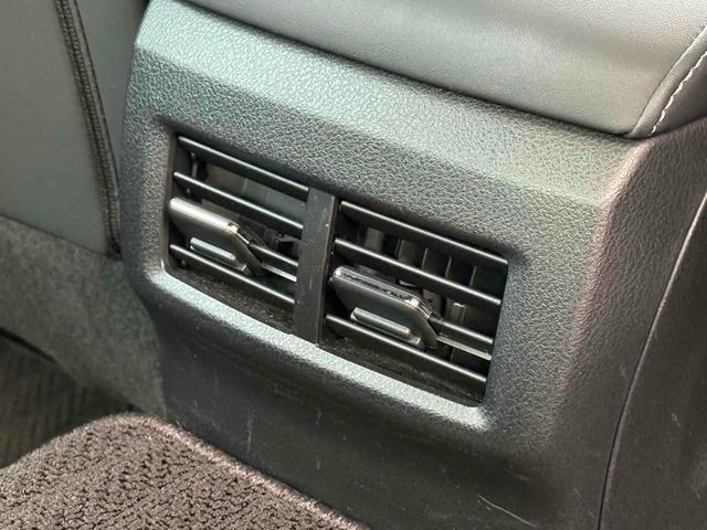 ＩＳ ＩＳ２００ｔ　Ｆスポーツ　純正ナビＴＶ　バックカメラ　ハーフレザーシート　　純正１８インチアルミ　ＬＥＤヘッドライト　ＥＴＣ　ＢＳＭ　電動シート　シートヒーター　クルーズコントロール　スマートキー　プッシュスタート（30枚目）