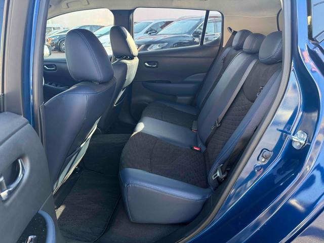 リーフ オーテック 純正ナビTV アラウンドビューモニター ハーフレザーシート シートヒーター スマートインナーミラー プロパイロット BSM ETC ハンドルヒーター フロアマット 純正17インチアルミ スマートキー(42枚目)