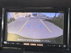 バックカメラも付いています。駐車の時に便利なのはもちろんの事、後方死角にいる子供たちに気が付くことができるので安心安全ですね 5