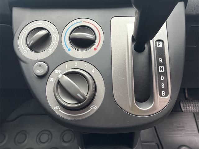 ミラ ＴＸ　４ＷＤ　ＣＶＴ　盗難防止システム　ＡＢＳ　エアコン　パワーステアリング　運転席エアバッグ　助手席エアバッグ（5枚目）
