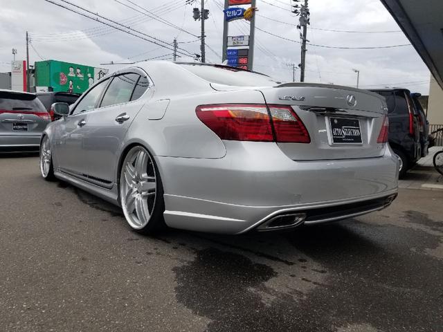 ＬＳ４６０　バージョンＣ　Ｉパッケージ　ロリンザーＲＳ９　２２インチＡＷ　トムスエアロ　社外マフラー　エアサスコントローラー　トムスタワーバー　社外リアウイング　ＥＴＣ(6枚目)