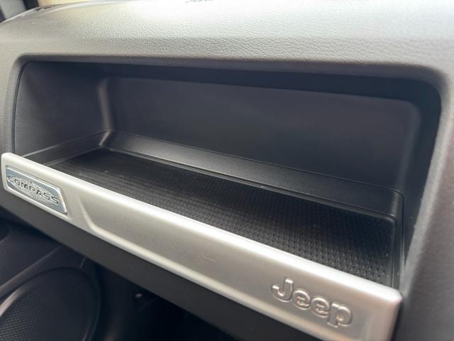 ジープ・コンパス アルティテュード　ナビ　Ｂカメラ　Ｂｌｕｅｔｏｏｔｈ　クルコン　Ｄレコ　フルセグ　ＣＤ　ＤＶＤ　ステアスイッチ　フォグ　Ｒフォグ　電格ミラー　レベライザー　キーレス　ＡＡＣ（53枚目）