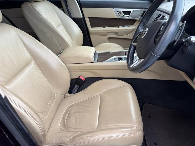 ＸＦ ２．０ラグジュアリー　後期　革シート　ナビ　ＴＶ　Ｐシート　バックカメラ　ＥＴＣ　ＨＩＤ　純正ナビ　１７インチアルミホイール　ドライブレコーダー　スマートキー（6枚目）