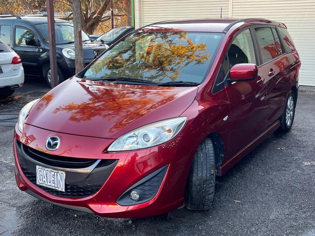 普段使いからファミリーカーとしても大人気の１台でございます♪３列シートになっておりますので状況に応じた使い方も楽しめます♪バックカメラも装備されており運転の苦手な方でも安心してお乗り頂けます♪