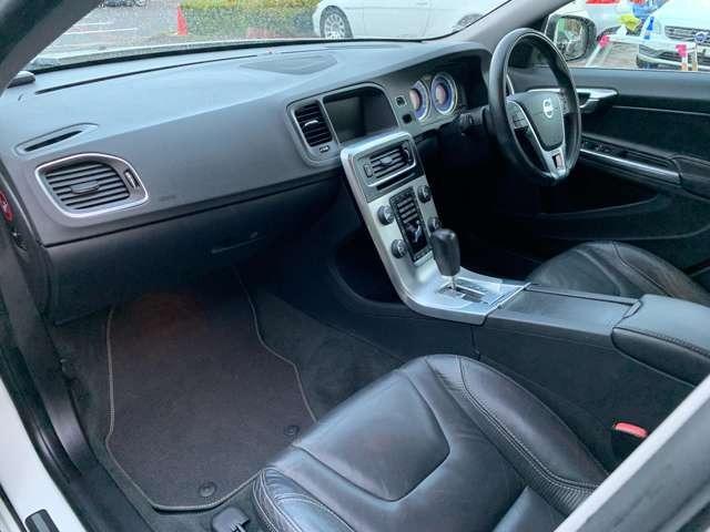 S60 T4 Rデザイン 純正ナビ 革シート バックカメラ フルセグテレビ Bluetooth HID ETC アルミホイール(14枚目)