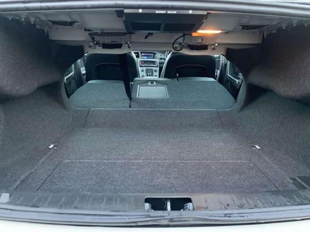 S60 T4 Rデザイン 純正ナビ 革シート バックカメラ フルセグテレビ Bluetooth HID ETC アルミホイール(16枚目)