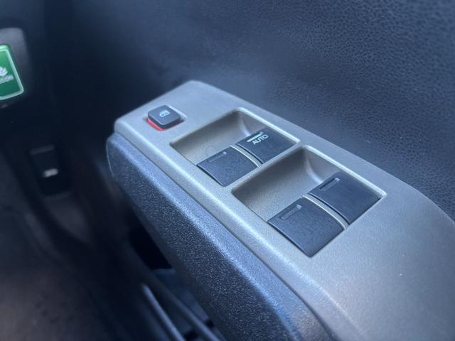 フィットハイブリッド ナビプレミアムセレクション ナビ Bカメ ワンセグ クルコン Sヒーター ETC HID Aライト スマキー 電格ミラー Mウィンカー Dバイザー AAC ステアスイッチ CD DVD AW パドルシフト(31枚目)