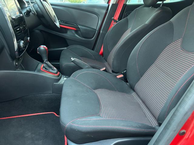 ホールド感のあるシートになりますので座り心地も肌触りも良く長時間座っていても疲れにくいシートです♪サイドの窓も視界が広く見晴らしが良いので、ドライブ中にも外の景色を存分に楽しめます♪