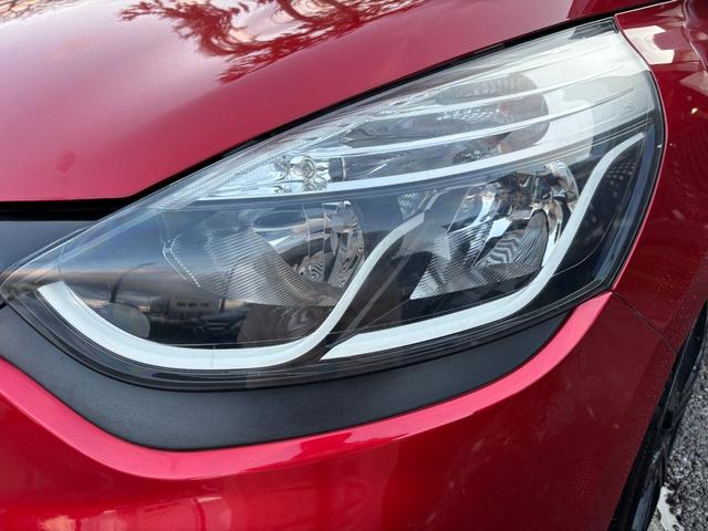 曇りやキズの少ないＨＩＤヘッドライトになっております♪ＨＩＤなので視認性も良く夜道を明るく照らしてくれます♪寿命も長くとても経済的です♪入庫時にヘッドライト丁寧に磨いておりピカピカの状態です♪