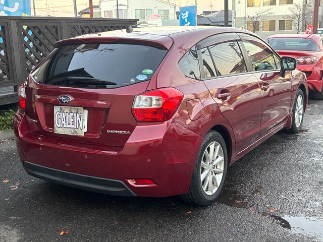 キーレス＆スマートキーも付いており、鍵を挿さなくてもドア鍵の開閉やエンジンスタートが可能です♪走行安定性も◎です♪