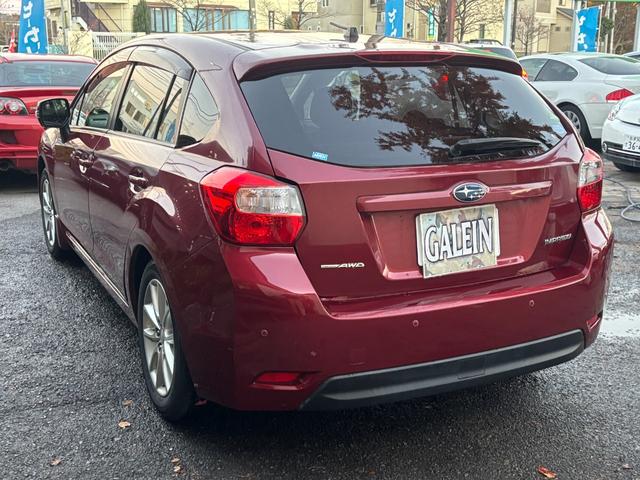 リアはプライバシーガラスになっていますので、外からの視線も気になりません♪防犯性にも優れていますね♪夏の強い日差しもカットしてくれます♪