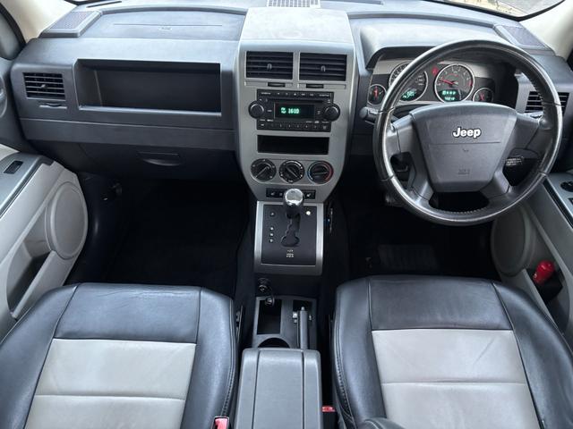 ジープ・パトリオット リミテッド　サンルーフ　ハーフレザーシート　前席シートヒーター　クルーズコントロール　ＥＴＣ　純正ＡＷ　キーレス　フォグ　純正オーディオ　禁煙　ドアバイザー　サイドカメラ（11枚目）