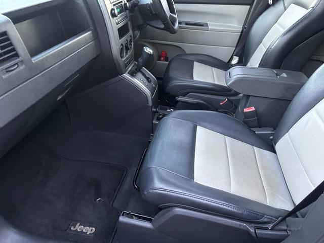 ジープ・パトリオット リミテッド　サンルーフ　ハーフレザーシート　前席シートヒーター　クルーズコントロール　ＥＴＣ　純正ＡＷ　キーレス　フォグ　純正オーディオ　禁煙　ドアバイザー　サイドカメラ（12枚目）