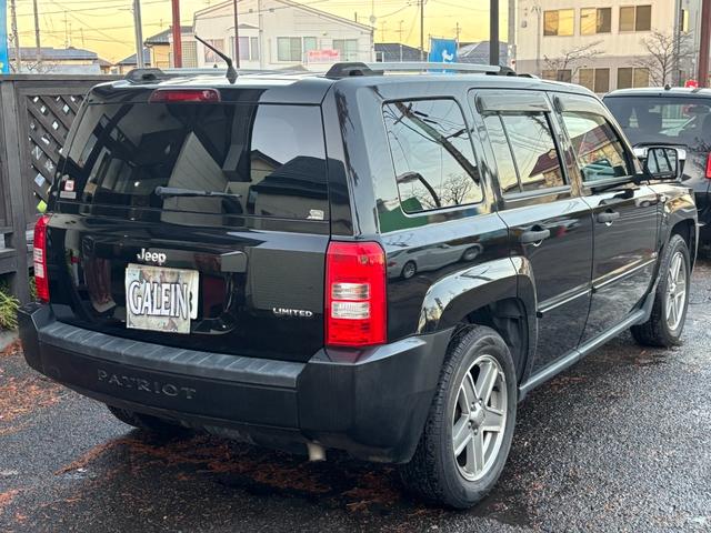 ジープ・パトリオット リミテッド　サンルーフ　ハーフレザーシート　前席シートヒーター　クルーズコントロール　ＥＴＣ　純正ＡＷ　キーレス　フォグ　純正オーディオ　禁煙　ドアバイザー　サイドカメラ（16枚目）
