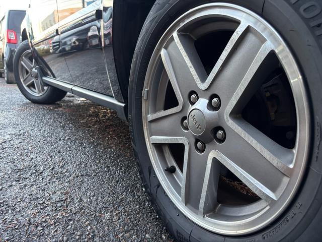 ジープ・パトリオット リミテッド　サンルーフ　ハーフレザーシート　前席シートヒーター　クルーズコントロール　ＥＴＣ　純正ＡＷ　キーレス　フォグ　純正オーディオ　禁煙　ドアバイザー　サイドカメラ（20枚目）