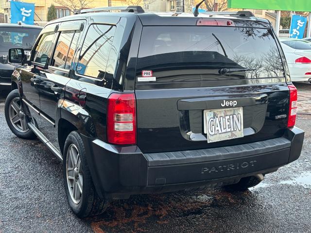 ジープ・パトリオット リミテッド　サンルーフ　ハーフレザーシート　前席シートヒーター　クルーズコントロール　ＥＴＣ　純正ＡＷ　キーレス　フォグ　純正オーディオ　禁煙　ドアバイザー　サイドカメラ（30枚目）