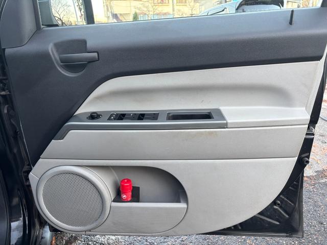 ジープ・パトリオット リミテッド　サンルーフ　ハーフレザーシート　前席シートヒーター　クルーズコントロール　ＥＴＣ　純正ＡＷ　キーレス　フォグ　純正オーディオ　禁煙　ドアバイザー　サイドカメラ（40枚目）