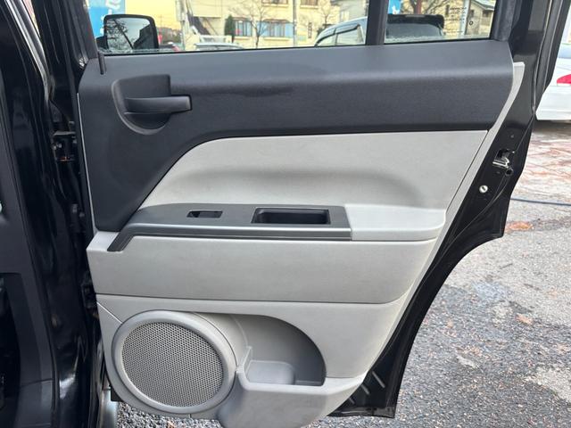 ジープ・パトリオット リミテッド　サンルーフ　ハーフレザーシート　前席シートヒーター　クルーズコントロール　ＥＴＣ　純正ＡＷ　キーレス　フォグ　純正オーディオ　禁煙　ドアバイザー　サイドカメラ（41枚目）