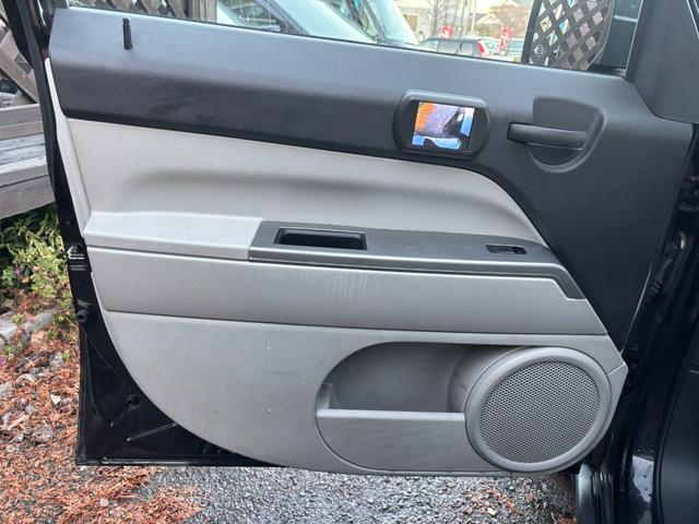 ジープ・パトリオット リミテッド　サンルーフ　ハーフレザーシート　前席シートヒーター　クルーズコントロール　ＥＴＣ　純正ＡＷ　キーレス　フォグ　純正オーディオ　禁煙　ドアバイザー　サイドカメラ（42枚目）