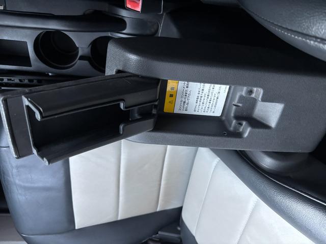 ジープ・パトリオット リミテッド　サンルーフ　ハーフレザーシート　前席シートヒーター　クルーズコントロール　ＥＴＣ　純正ＡＷ　キーレス　フォグ　純正オーディオ　禁煙　ドアバイザー　サイドカメラ（46枚目）