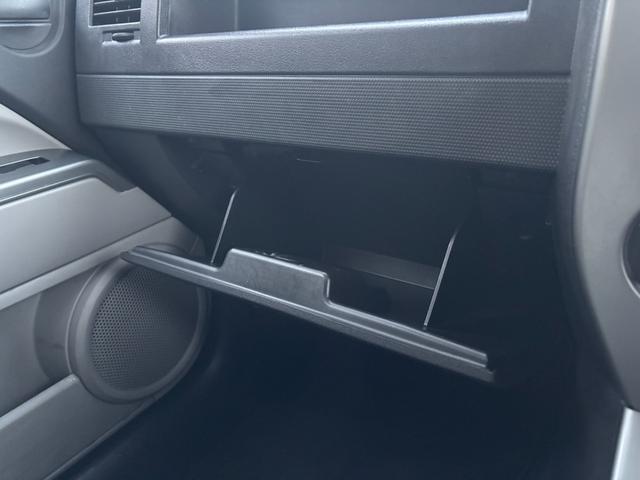 ジープ・パトリオット リミテッド　サンルーフ　ハーフレザーシート　前席シートヒーター　クルーズコントロール　ＥＴＣ　純正ＡＷ　キーレス　フォグ　純正オーディオ　禁煙　ドアバイザー　サイドカメラ（56枚目）