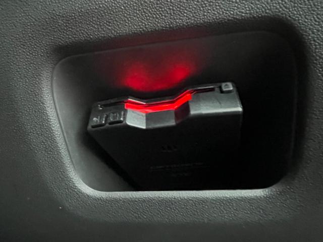 Ｃ３ フィール　ディスプレイオーディオ　バックカメラ　ブラインドスポットモニター　ＥＴＣ　クルーズコントロール　車線逸脱警報　スマートキー　プッシュスタート　ＬＥＤ　純正ＡＷ（9枚目）