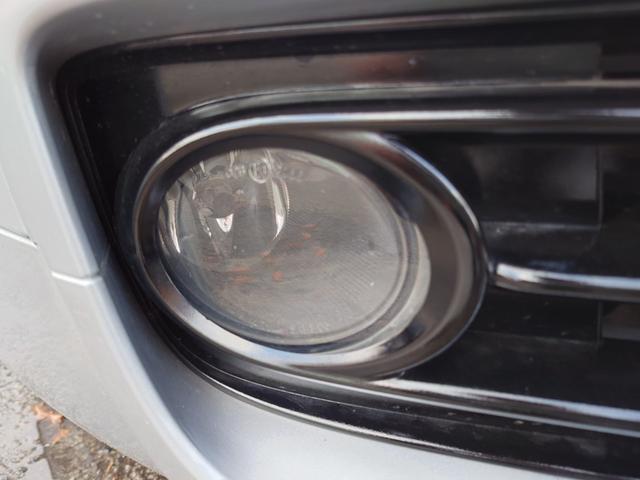 フォグランプ装備車になりますので雨の日や霧の深い日でも周りを明るく照らしてくれる便利な装備です♪安全性が段違いですのでうれしい装備ですね♪