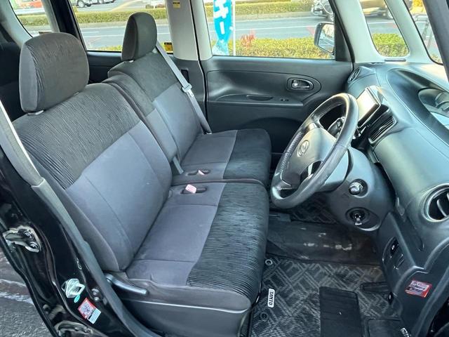 �^�]�Ȃ̑����͍L�X�Ƃ��Ă���A���Ȃ͑傫���O��ɃX���C�h�o����̂Ŏ����ɍ������|�W�V�����ŉ^�]���鎖���o���܂���A�N�Z����u���[�L�ɃN�Z���Ȃ��ƂĂ��^�]�̂��₷���ԗ��ł���t���A�}�b�g���S�ȑ�����