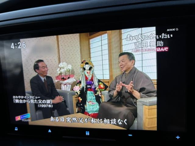 エスティマハイブリッド Ｇ　４ＷＤ　ハイブリッド　両側パワースライドドア　社外ナビ　フリップダウンモニター　ＨＩＤ　ＥＴＣ　Ｂｌｕｅｔｏｏｔｈ　タイミングチェーン　スマートキー　アダプティブフロントライト　ドアバイザ　ＰＶガラス（8枚目）