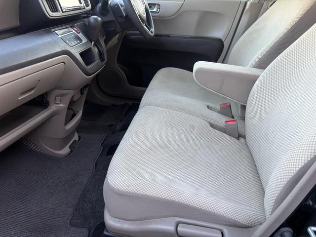 �z�[���h���̂���V�[�g�ɂȂ�܂��̂ō���S�n�����G����ǂ������ԍ����Ă��Ă����ɂ����V�[�g�ł���T�C�h�̑������E���L�������炵���ǂ��̂ŁA�h���C�u���ɂ��O�̌i�F�𑶕��Ɋy���߂܂���