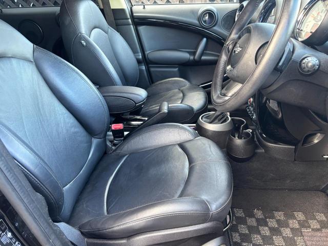 �^�]�Ȃ̑����͍L�X�Ƃ��Ă���A���Ȃ͑傫���O��ɃX���C�h�o����̂Ŏ����ɍ������|�W�V�����ŉ^�]���鎖���o���܂���A�N�Z����u���[�L�ɃN�Z���Ȃ��ƂĂ��^�]�̂��₷���ԗ��ł���t���A�}�b�g���S�ȑ�����