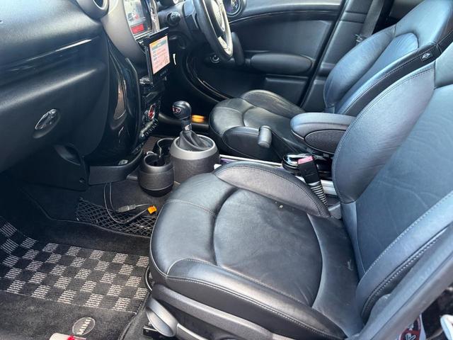 �z�[���h���̂���V�[�g�ɂȂ�܂��̂ō���S�n�����G����ǂ������ԍ����Ă��Ă����ɂ����V�[�g�ł���T�C�h�̑������E���L�������炵���ǂ��̂ŁA�h���C�u���ɂ��O�̌i�F�𑶕��Ɋy���߂܂���