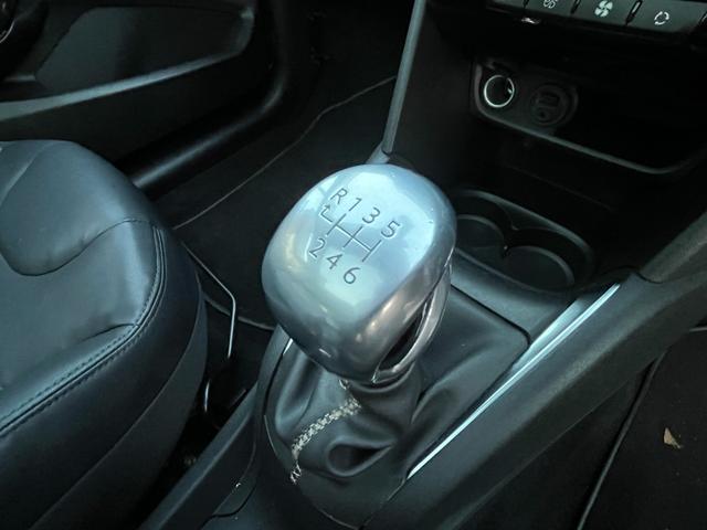 ２０８ 　ＧＴ　６速マニュアル　ガラスルーフ　ハーフレザーシート　オートクルーズコントロール　Ｂｌｕｅｔｏｏｔｈ　ＥＴＣ　禁煙　フォグ　純正ＡＷ　キーレス　ディスプレイオーディオ　ステアリングリモコン（7枚目）