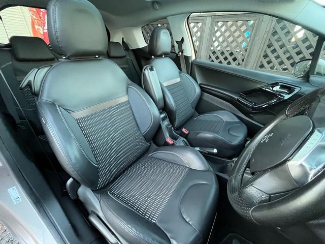 ２０８ 　ＧＴ　６速マニュアル　ガラスルーフ　ハーフレザーシート　オートクルーズコントロール　Ｂｌｕｅｔｏｏｔｈ　ＥＴＣ　禁煙　フォグ　純正ＡＷ　キーレス　ディスプレイオーディオ　ステアリングリモコン（8枚目）