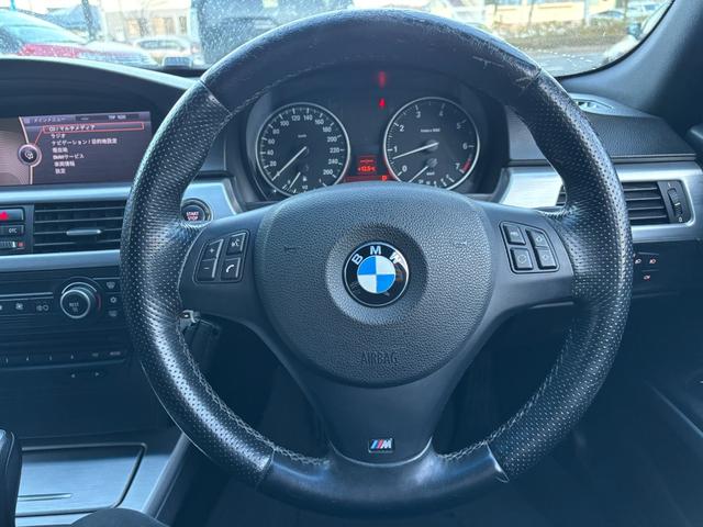 �g�p�������������Ȃ��ǍD�ȏ�Ԃ̃X�e�A�����O�ł������s���ɂЂ��������u���̖����n���h�����O�ŁA����Ȃ�Ɖ���Ă����̂ŉ^�]�����₷���ԗ��ł���