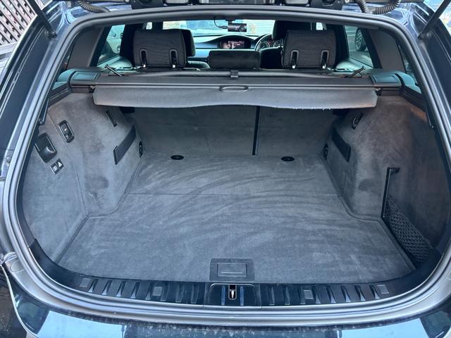 ���Q�b�`�X�y�[�X���L�X�Ƃ��Ă���A�傫���ו��Ȃǂ��l�߂܂��̂Ŏg����������Ȏԗ��ƂȂ��Ă���܂���Q��ڂ��|���Ă���������Α傫�ȉו����ςގ����o���܂��̂Ŏg����������Ȏԗ��ƂȂ��Ă���܂���