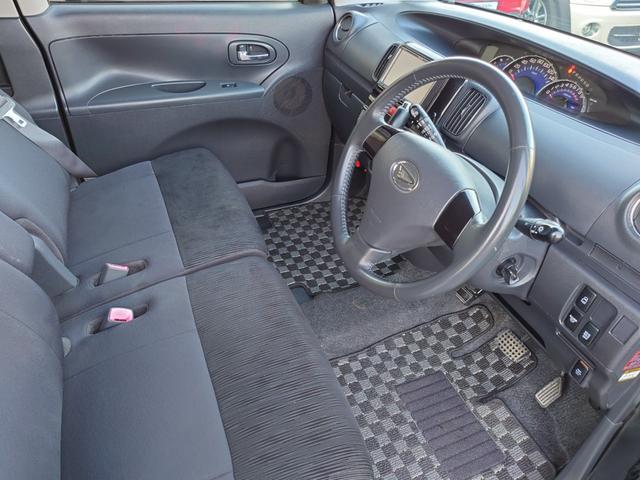 �^�]�Ȃ̑����͍L�X�Ƃ��Ă���A���Ȃ͑傫���O��ɃX���C�h�o����̂Ŏ����ɍ������|�W�V�����ŉ^�]���鎖���o���܂���A�N�Z����u���[�L�ɃN�Z���Ȃ��ƂĂ��^�]�̂��₷���ԗ��ł���