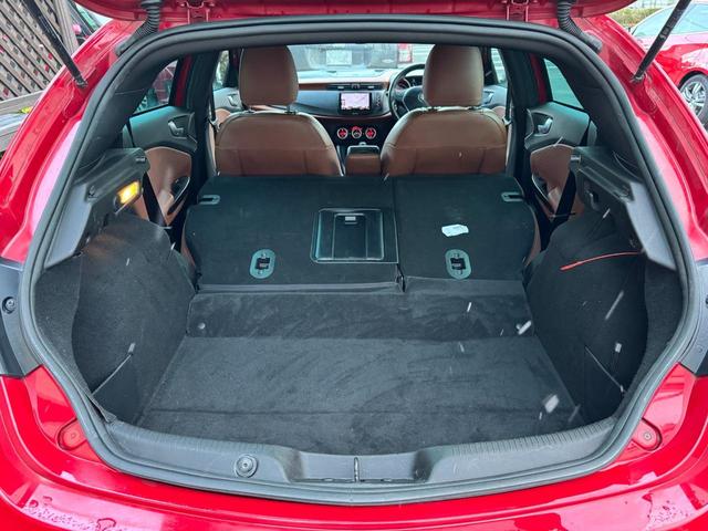 �l����ו��ɂ���ĕω����݂̃��Q�b�`�X�y�[�X�ł���J�������傫�����C�h�ɍ���Ă���A�傫�ȉו��⎩�]�ԂȂǂł��y�X�ςݍ��ގ����o���܂�������}���̍ۂ◷�s�ŉו��̑������ł����S�o���܂���