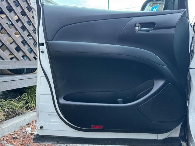 エスティマ アエラス　禁煙　両側パワスラ　Ｄレコ　Ｂｌｕｅｔｏｏｔｈ　ナビ　フルセグ　Ｂカメ　ＥＴＣ　フリップダウンモニター　ＨＩＤ　フォグ　コーナーセンサー　ステアスイッチ　スマキー×２　Ａライト　Ｄバイザー　１８ＡＷ（44枚目）