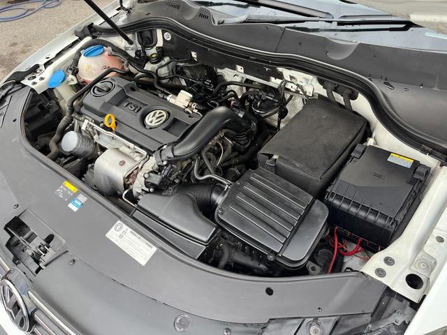 パサートヴァリアント ナビエディション　純正ナビ　バックカメラ　クルーズコントロール　ＨＩＤ　ＥＴＣ　ミラーウィンカー　アルミホイール（18枚目）