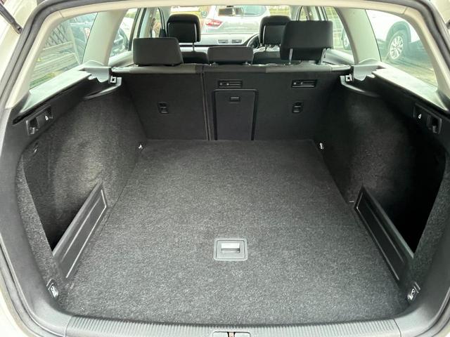 パサートヴァリアント ナビエディション　純正ナビ　バックカメラ　クルーズコントロール　ＨＩＤ　ＥＴＣ　ミラーウィンカー　アルミホイール（20枚目）