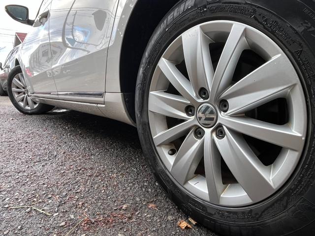 パサートヴァリアント ナビエディション　純正ナビ　バックカメラ　クルーズコントロール　ＨＩＤ　ＥＴＣ　ミラーウィンカー　アルミホイール（22枚目）