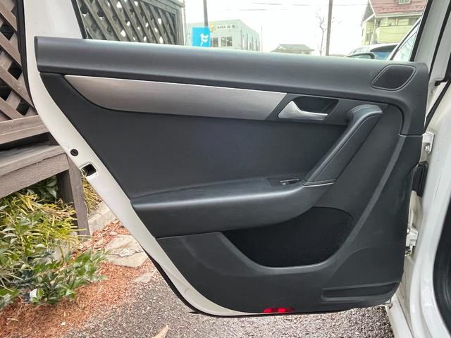 パサートヴァリアント ナビエディション　純正ナビ　バックカメラ　クルーズコントロール　ＨＩＤ　ＥＴＣ　ミラーウィンカー　アルミホイール（52枚目）