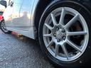 ボディとマッチした社外アルミ装着車となっております♪ガリキズやブレーキダスト等の汚れも少なくキレイな状態です♪車は足元からと言葉がピッタリな車両です♪夏・冬タイヤのご相談もお気軽にお申し付けください♪