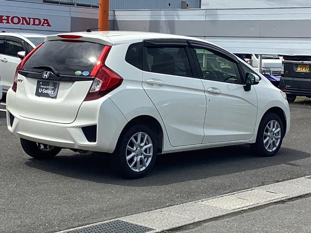 フィット １３Ｇ・Ｆパッケージ　４ＷＤ　オートエアコン　横滑り防止装置　アルミホイール　スマートキー　アイドリングストップ　ワンオーナー　ナビ　ワンセグ　バックカメラ（5枚目）
